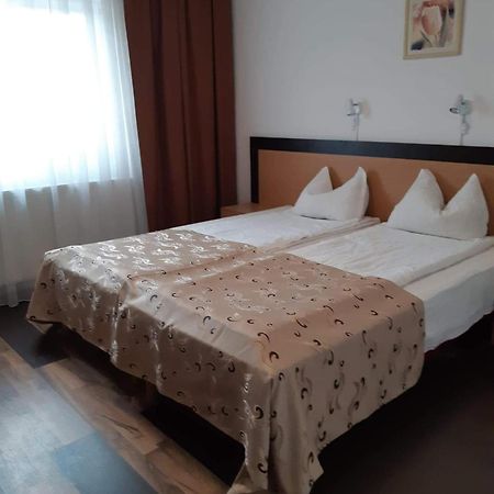 Hotel Mya Bistrita  Bagian luar foto