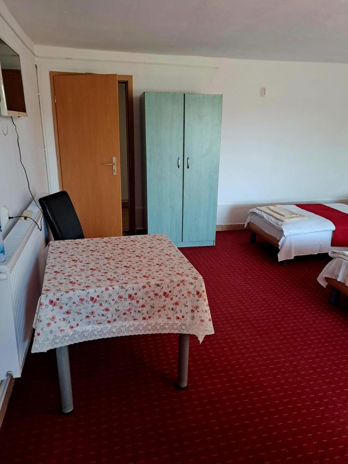 Hotel Mya Bistrita  Ruang foto